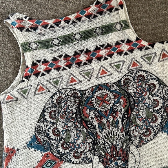 🔶5/30$!! Elephant Motif Boho Oatmeal Heather Scoop Hem Sweater Tank - Picture 3 of 8